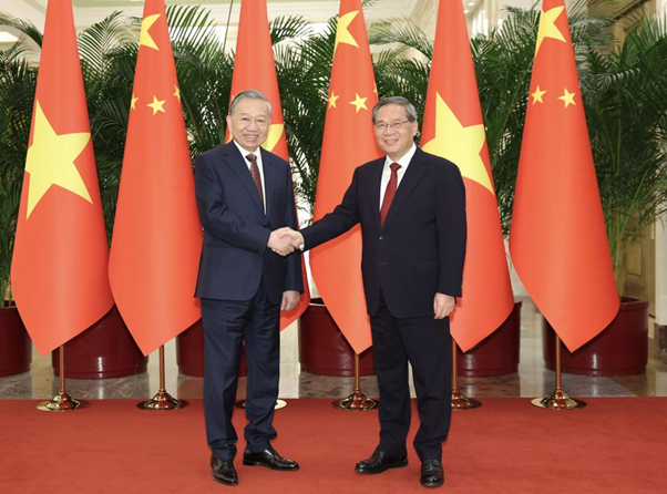 China to advance connectivity with Vietnam via standard-gauge railways, expressways, smart ports: Premier Li img