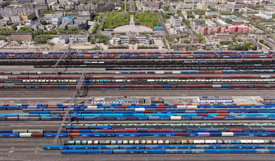 Xinjiang’s major land port handles over 5,000 China-Europe freight train trips in 2025 img