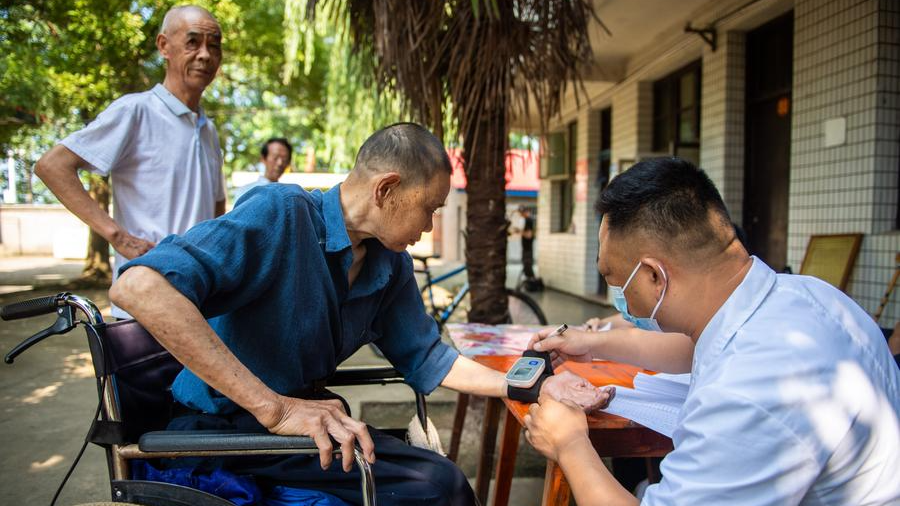 China's average life expectancy rises to 79 img