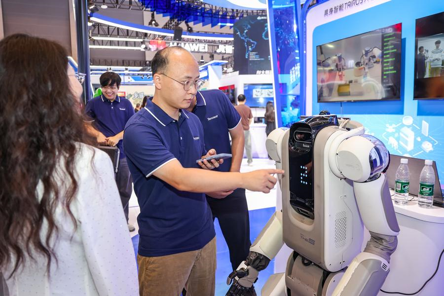 Robots entering Chinese homes img