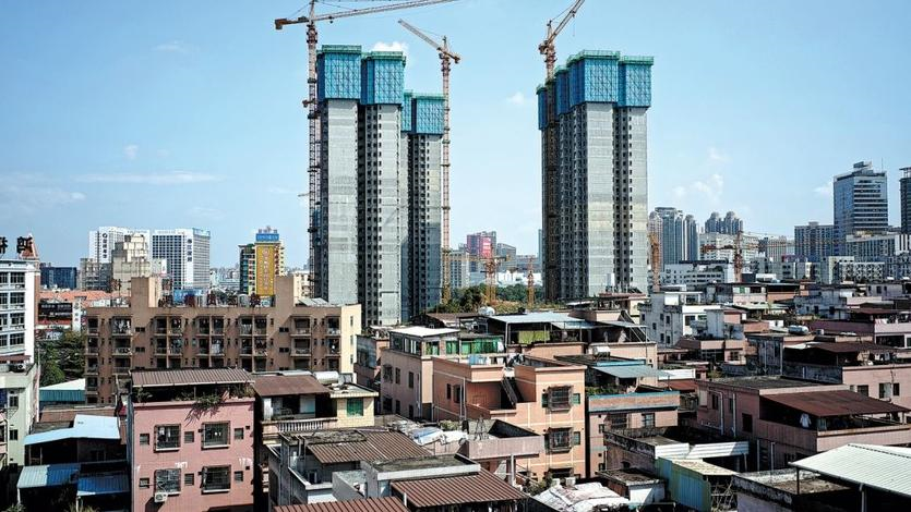 In this undated photo, a housing renewal project is seen under construction in Dongguan, Guangdong province. (PHOTO PROVIDED TO CHINA DAILY)