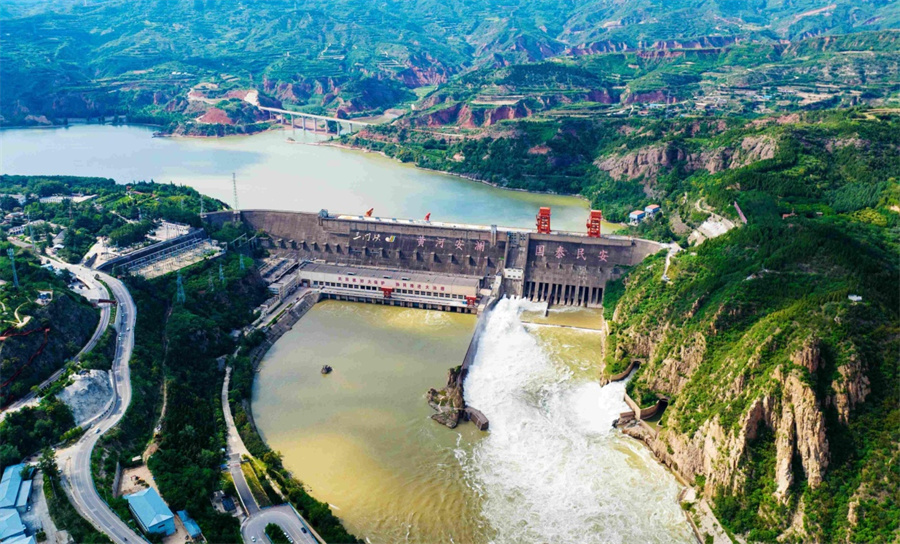 A water and sediment diversion project is launched at the Sanmenxia Reservoir in central China's Henan province, July 4. [Photo/Sun Meng]