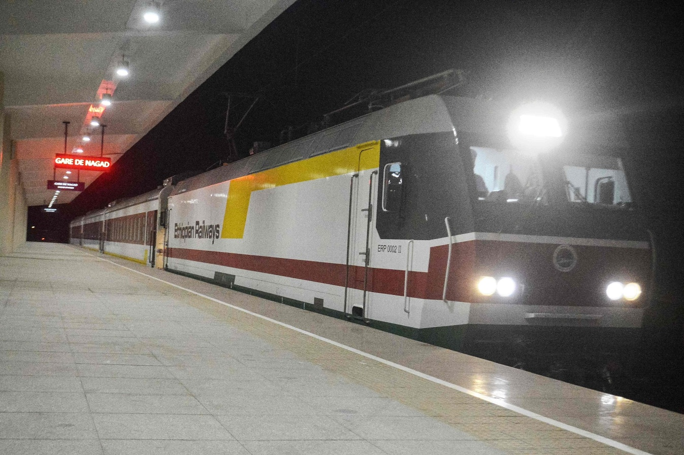 The first commercial train of the Addis Ababa-Djibouti Railway carrying passengers from Addis Ababa arrives at the Nagad railway station in Djibouti, January 3, 2018. /CFP